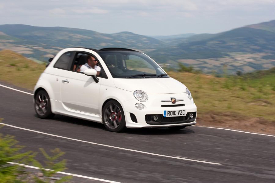  Abarth 500C 2010 года  (UK) (фото 27 из 32)